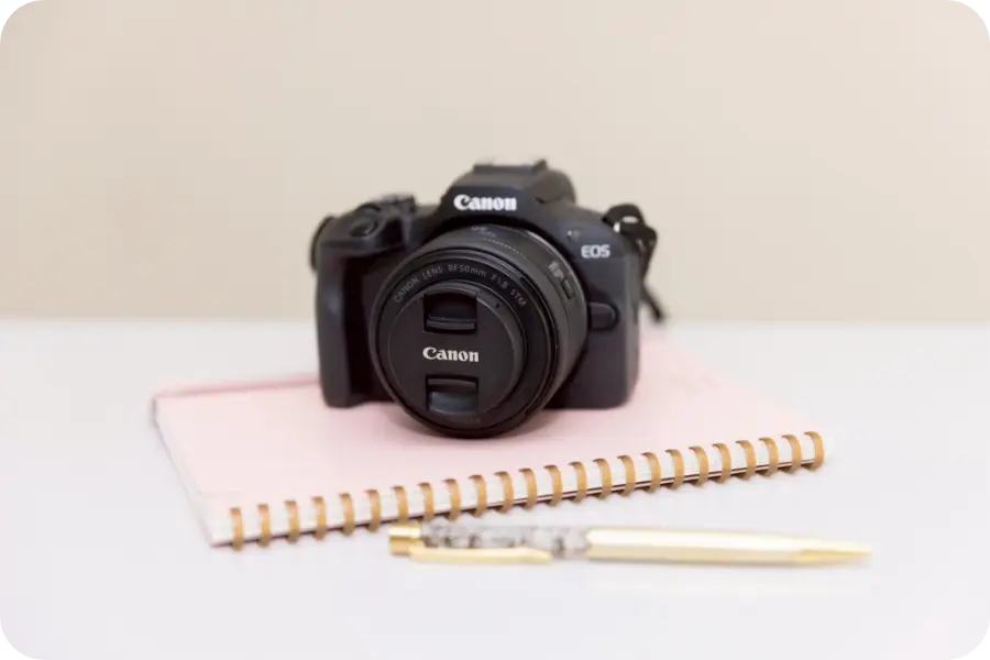 編集者が取材で使用する一眼レフカメラ